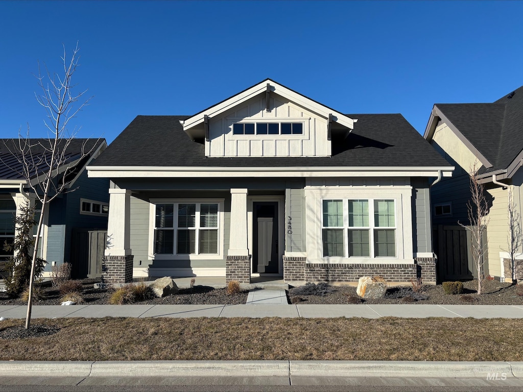 craftsman-style house featuring covered porch