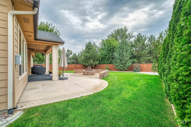 view of yard with a patio