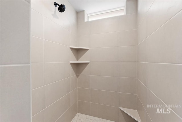 bathroom featuring a tile shower