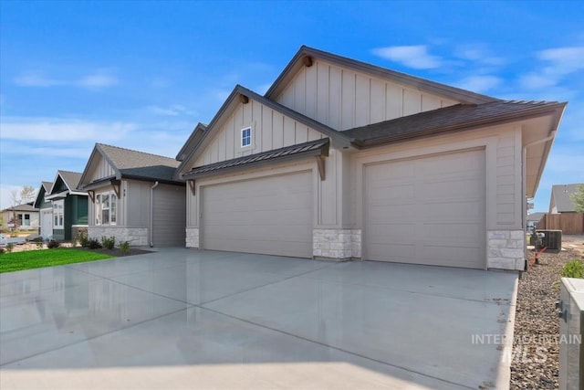 craftsman house featuring cooling unit and a garage