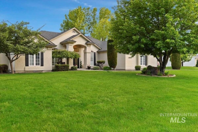 view of front of house with a front yard