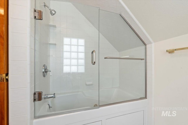 1915 N 23rd St, Boise, ID 83702 - full bath featuring enclosed tub / shower combo and lofted ceiling