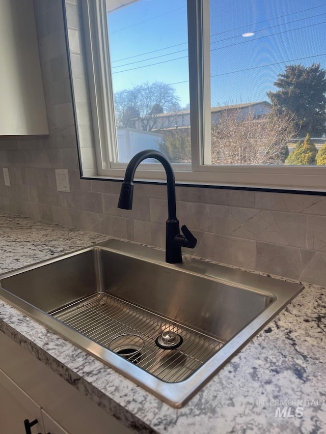 interior details with tasteful backsplash and sink