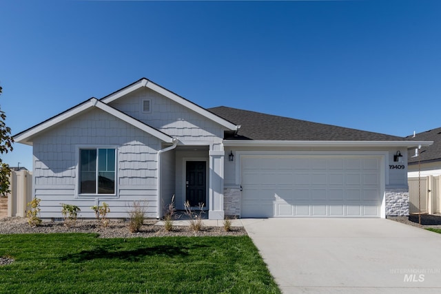 view of front of home featuring a garage and a front yard