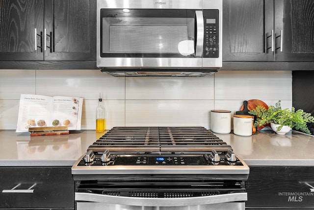 kitchen featuring decorative backsplash and stainless steel appliances