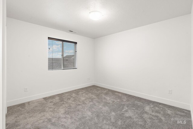 unfurnished room with carpet flooring