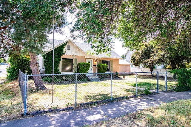 402 S Hayes, Emmett, ID 83617 - view of front of house with a fenced front yard and board and batten siding
