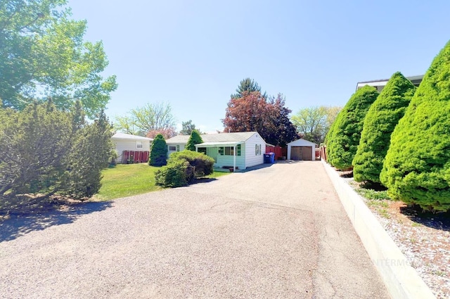 545 Madison St, Twin Falls, ID 83301 - ranch-style house with a detached garage, an outbuilding, and fence