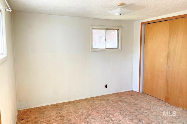 545 Madison St, Twin Falls, ID 83301 - unfurnished bedroom featuring a closet, carpet floors, and a textured ceiling