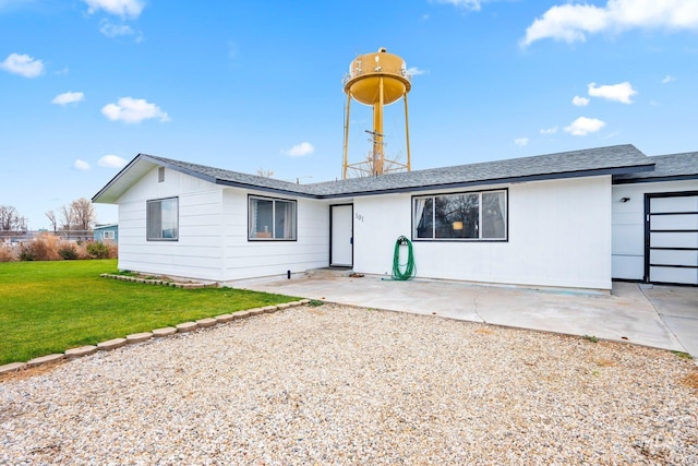 single story home featuring a front yard