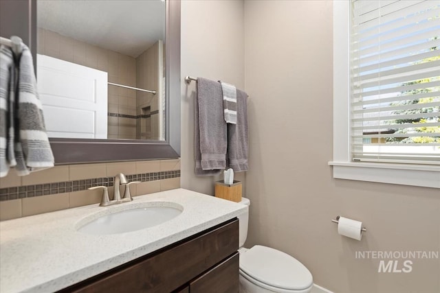 4307 W Briar Rock Ct, Eagle, ID 83616 - full bath featuring toilet, backsplash, vanity, a shower, and baseboards