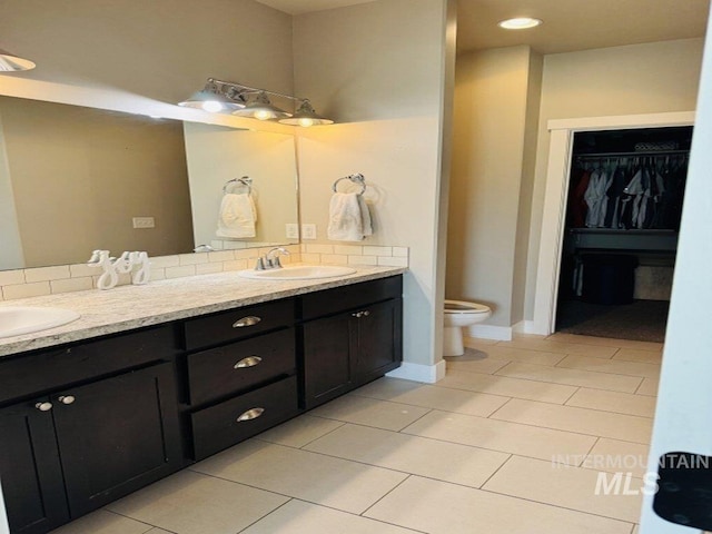 805 Drayton Ave, Twin Falls, ID 83301 - full bath featuring tile patterned flooring, double vanity, toilet, a spacious closet, and recessed lighting