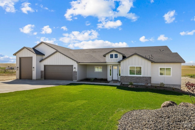 view of front of house featuring a front yard and a garage