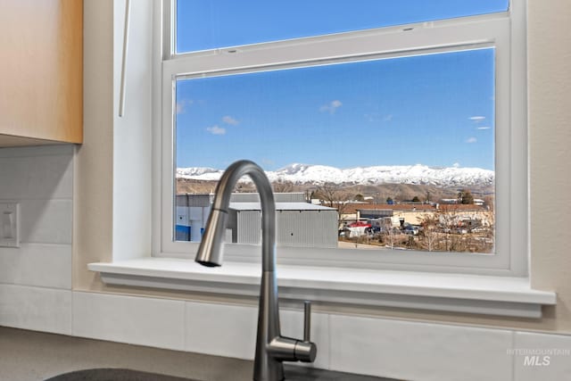 room details featuring a mountain view