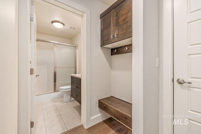 mudroom with visible vents and a textured ceiling