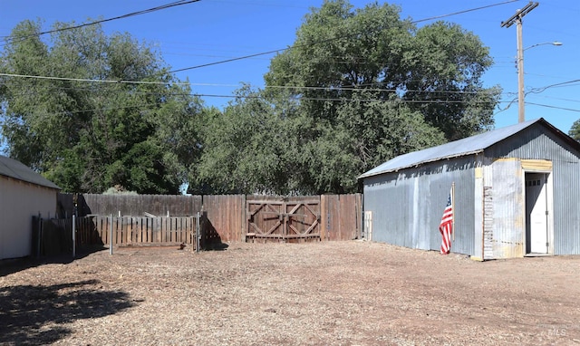 585 N 5th E, Mountain Home, ID 83647 - fenced backyard with an outdoor structure