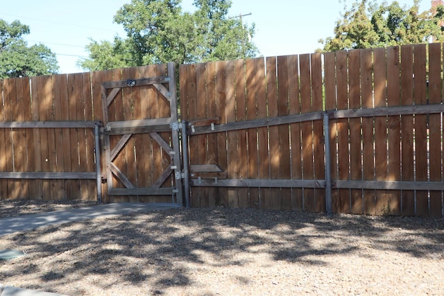 585 N 5th E, Mountain Home, ID 83647 - view of gate