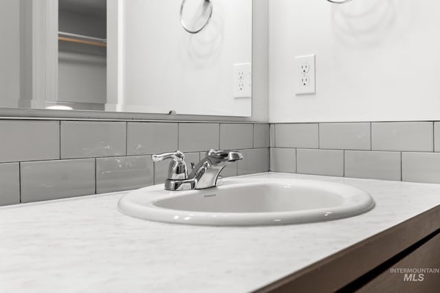 bathroom featuring decorative backsplash and vanity