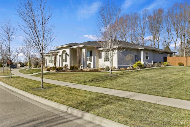 view of front facade featuring a front lawn