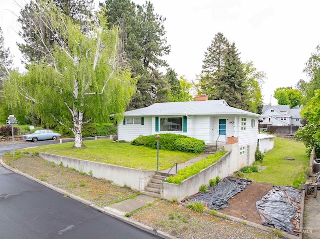 904 Lewis St, Moscow, ID 83843 - view of front facade featuring a chimney and a front yard