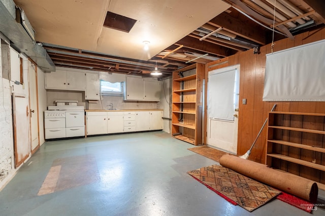 904 Lewis St, Moscow, ID 83843 - basement featuring washer / clothes dryer and a sink