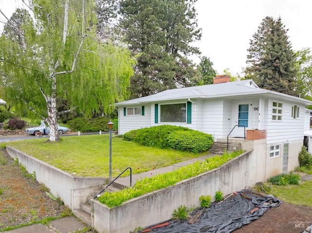 904 Lewis St, Moscow, ID 83843 - view of front of property with a chimney and a front lawn