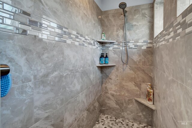 2043 E Lodge Trail Dr, Meridian, ID 83642 - bathroom with a tile shower