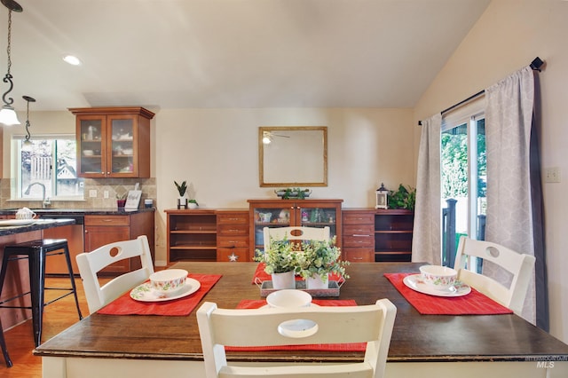 426 Carriage Ln, Twin Falls, ID 83301 - dining space featuring light wood-style floors, recessed lighting, and lofted ceiling