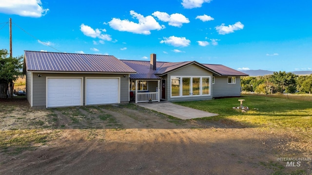 2208 Keithley Creek Rd, Midvale, ID 83645 - ranch-style house featuring driveway, an attached garage, a metal roof, and a front yard