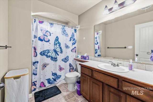 2030 W Cabot Ave, Nampa, ID 83686 - full bath with vanity, toilet, a shower with curtain, and a textured ceiling