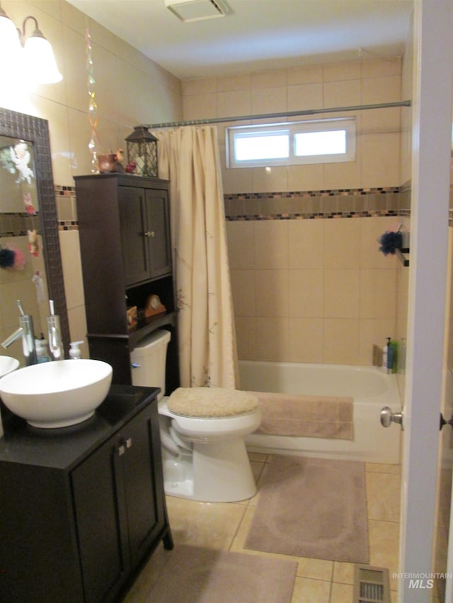 full bath featuring toilet, tile patterned flooring, visible vents, and shower / bathtub combination with curtain