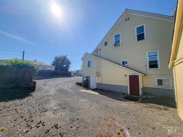1603 11th Ave, Lewiston, ID 83501 - rear view of house with fence