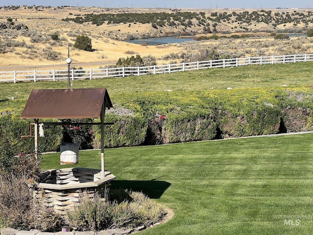 view of yard featuring a rural view