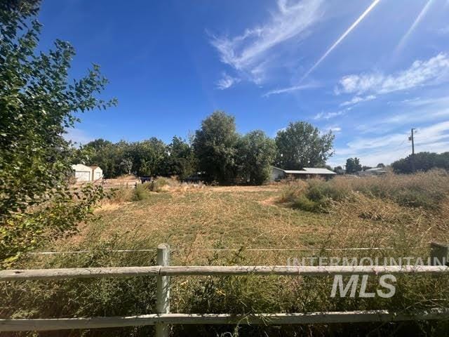 view of yard featuring a rural view