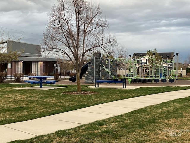 4672 N Patimos Ave, Meridian, ID 83646 - view of property's community with a lawn