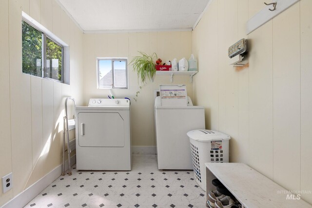 1406 Libby St, Clarkston, WA 99403 - laundry area featuring washing machine and clothes dryer, healthy amount of natural light, light flooring, baseboards, and ornamental molding