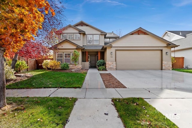 craftsman house featuring a front lawn and a garage