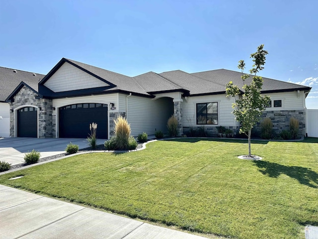 view of front of home featuring a garage and a front yard