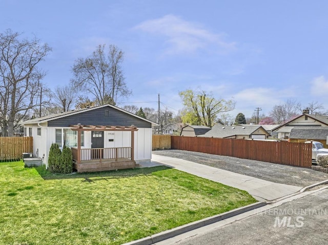 1930 Poplar Ave, Twin Falls, ID 83301 - fenced yard featuring a wooden deck