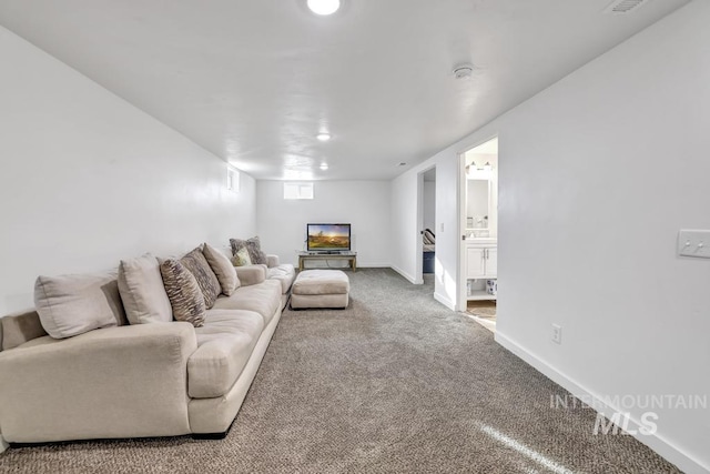1930 Poplar Ave, Twin Falls, ID 83301 - carpeted living area with baseboards