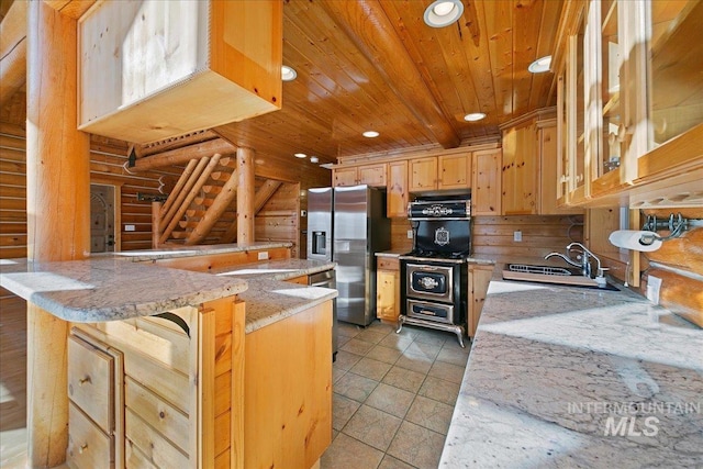 kitchen featuring kitchen peninsula, stainless steel refrigerator with ice dispenser, sink, wooden ceiling, and a kitchen breakfast bar