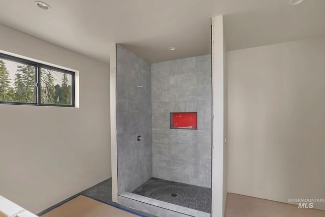 112 N Loop, New Meadows, ID 83654 - full bathroom featuring a tile shower