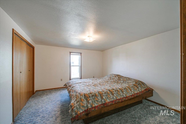 bedroom featuring a closet, carpet flooring, a textured ceiling, and baseboards