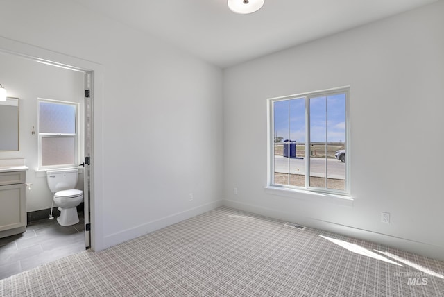 empty room with visible vents and baseboards