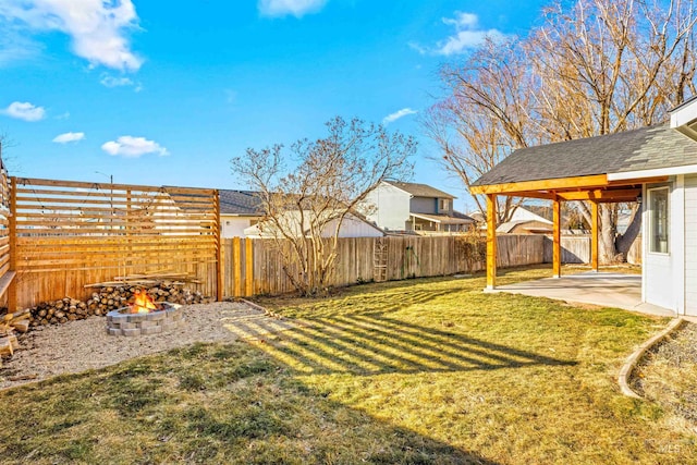 view of yard featuring an outdoor fire pit, a patio area, and a fenced backyard