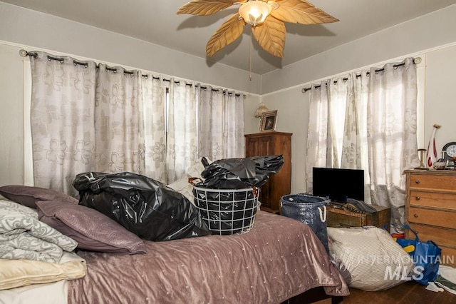 bedroom featuring ceiling fan