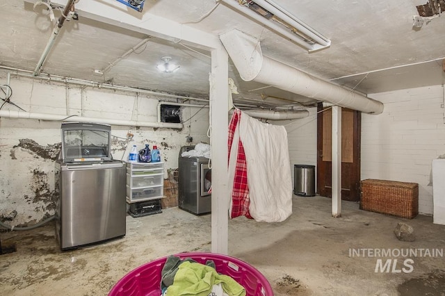 basement featuring washing machine and clothes dryer