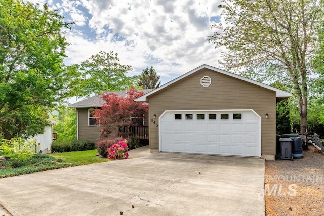 943 Colt Rd, Moscow, ID 83843 - view of front of house with a garage