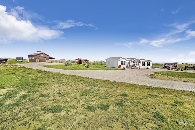 view of yard with a detached garage and driveway