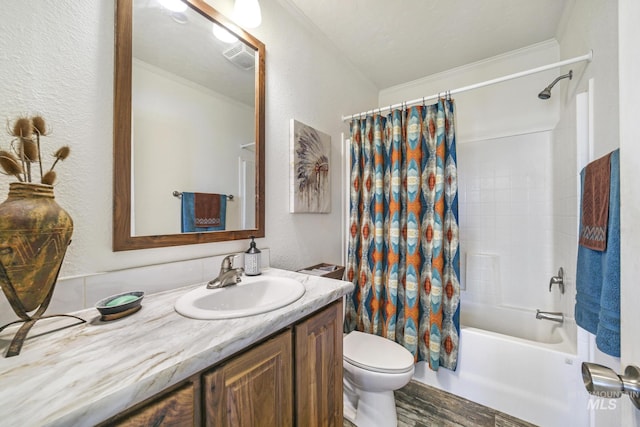 bathroom featuring a textured wall, toilet, shower / bath combo, vanity, and wood finished floors